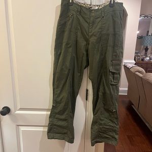 Lee Gold label army green pants that become capris. Size 12M.